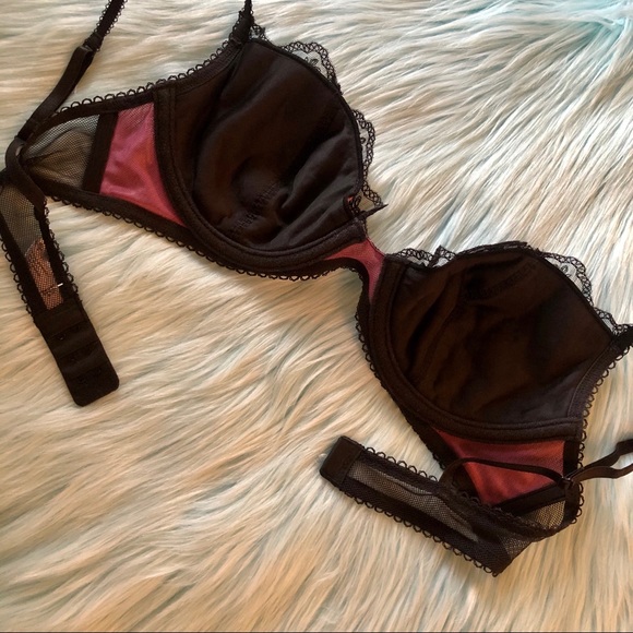 NWOT~VS. 36B Bra🖤 - Picture 12 of 16